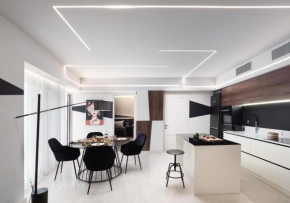 The H Experience - Stylish 2BD apt with balcony in Heraklion center